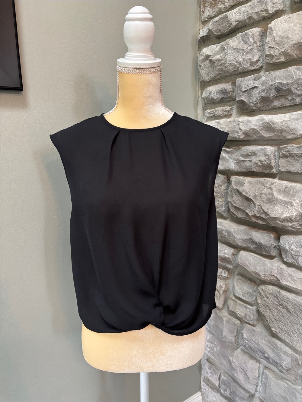 Banana Republic Sleeveless Black Twist-Hem Women’s Top, NWOT, XSP